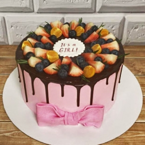 Торт для девочки с ягодами