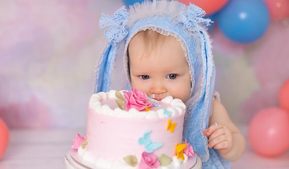 Зачем ребенку торт на год?